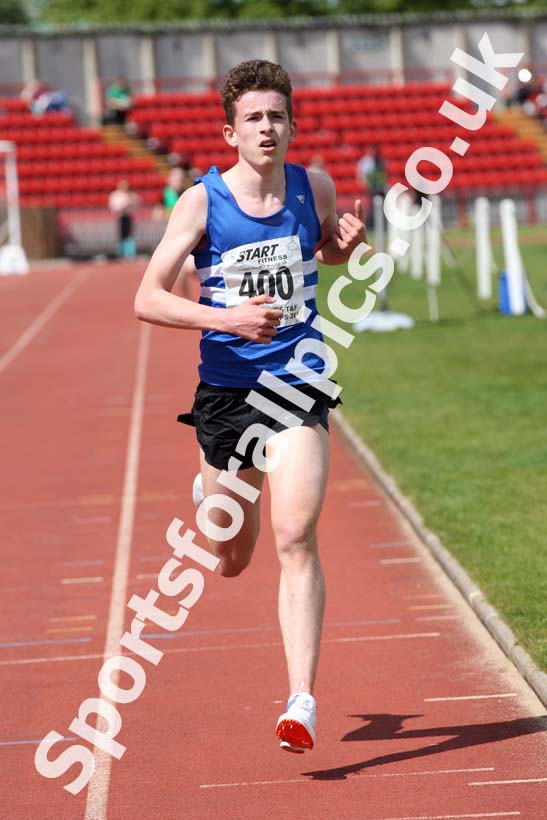 Mens under-17s 3000 metres, North Eastern Champs, Gateshead Stadium. Photo: David T. Hewitson/Sports for All Pics